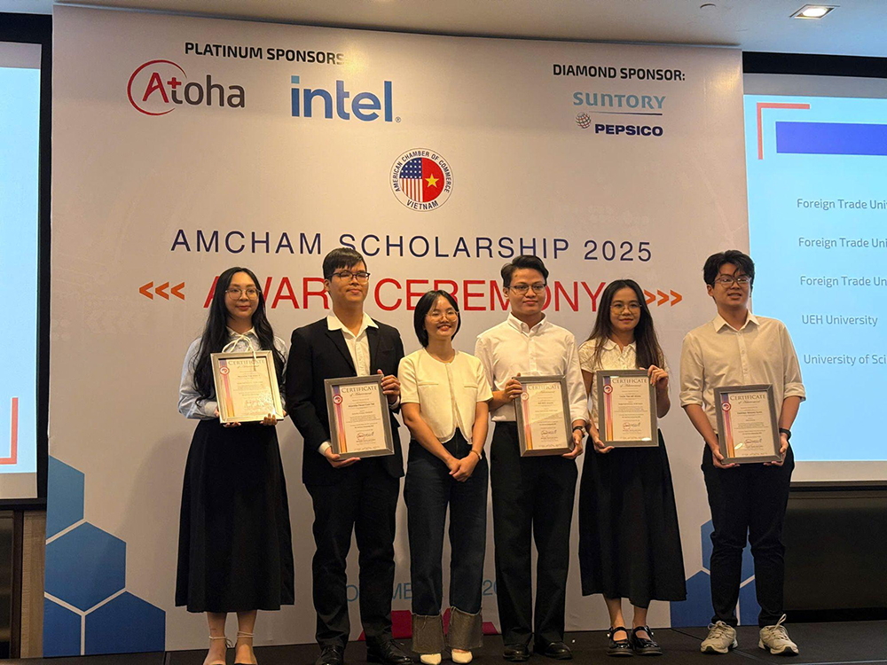 co-so-ii-lan-thu-2-lien-tiep-dan-dau-nhan-hoc-bong-amcham-5