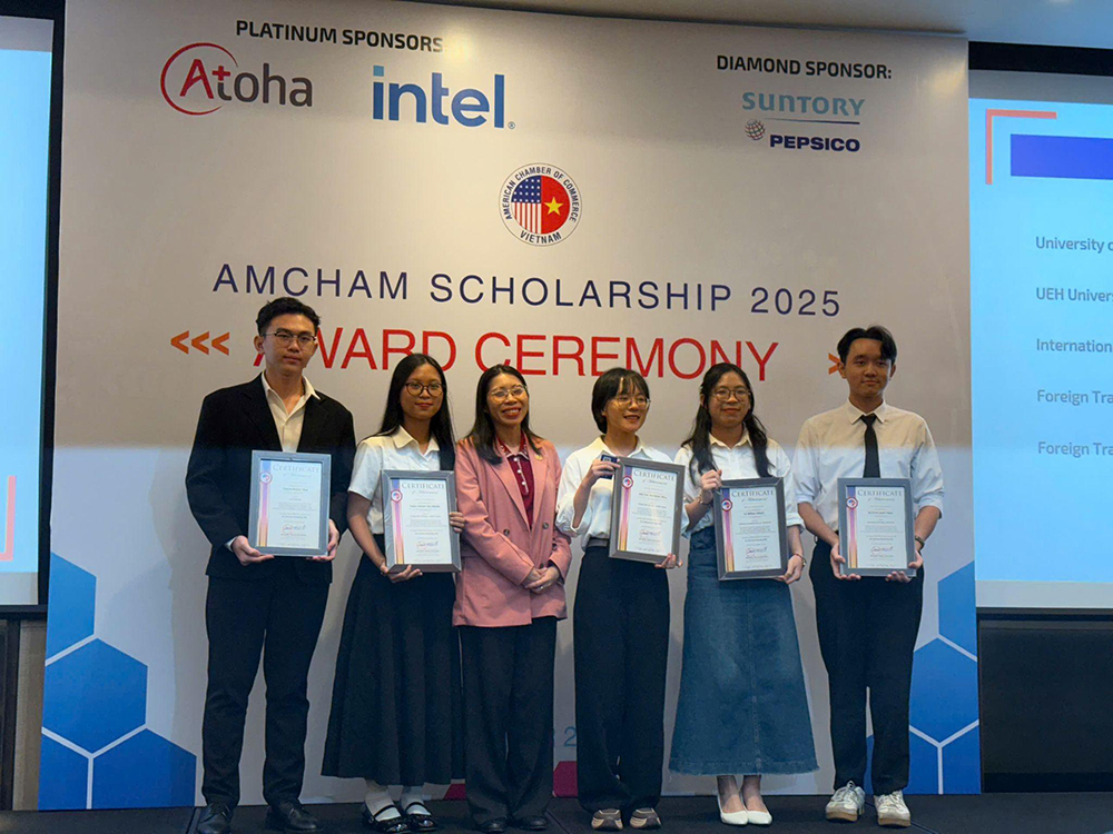 co-so-ii-lan-thu-2-lien-tiep-dan-dau-nhan-hoc-bong-amcham-6