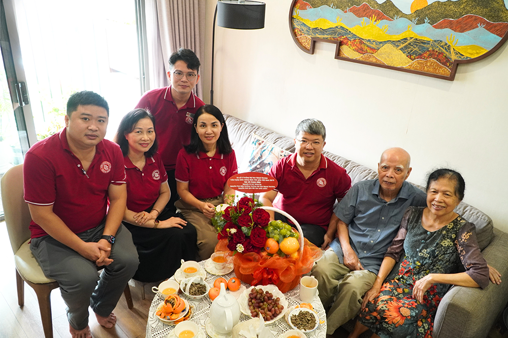 co-so-ii-tham-va-tri-an-quy-thay-cuu-giao-chuc-cao-nien-nhan-ngay-nha-giao-vn-1