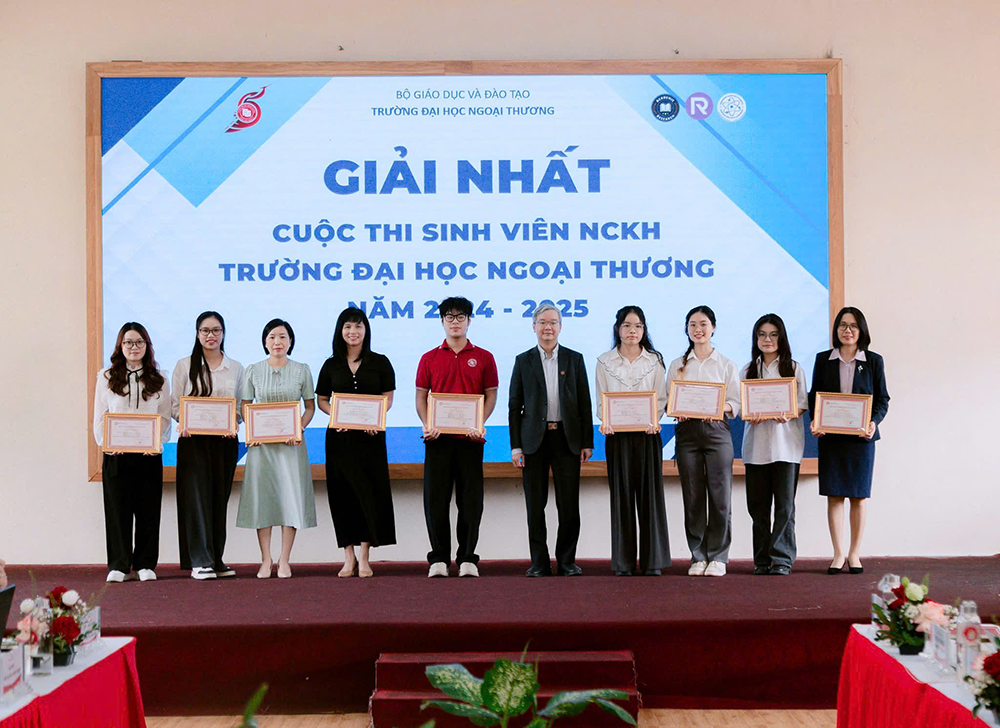 hoi-nghi-sv-nghien-cuu-khoa-hoc-nh-2024-2025-ftu-contest-for-innovating-student-research-2025-4