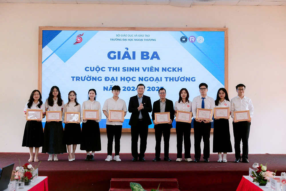 hoi-nghi-sv-nghien-cuu-khoa-hoc-nh-2024-2025-ftu-contest-for-innovating-student-research-2025-7