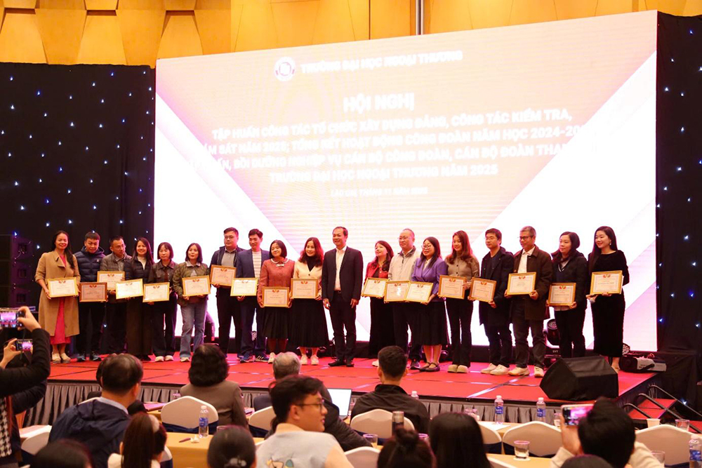 lan-toa-gia-tri-ngoai-thuong-voi-can-bo-thuc-hien-cong-tac-dang-doan-the-tai-co-so-ii-7