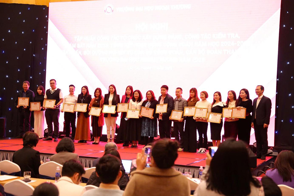 lan-toa-gia-tri-ngoai-thuong-voi-can-bo-thuc-hien-cong-tac-dang-doan-the-tai-co-so-ii-8