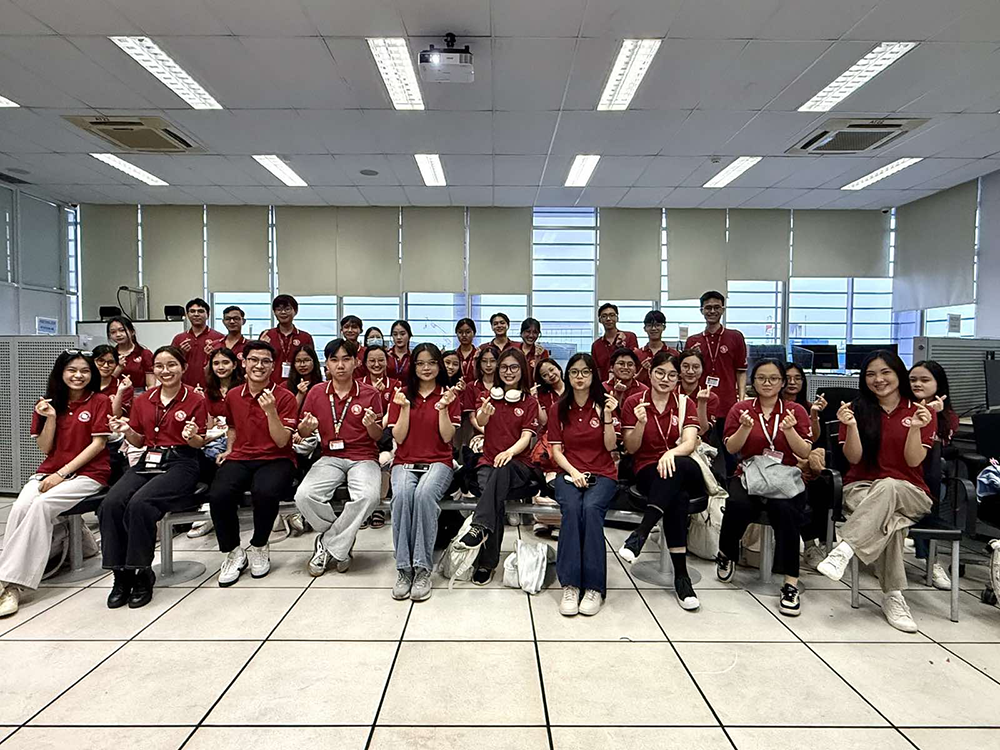 sinh-vien-ngoai-thuong-hoc-thuc-te-tai-cang-cat-lai-3