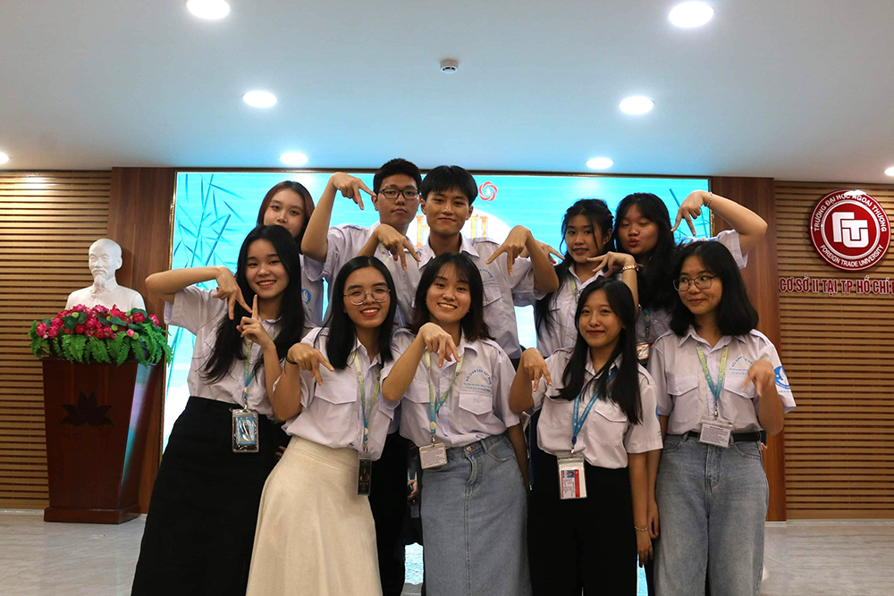 chinh-phuc-danh-hieu-sinh-vien-5-tot-cua-dong-chi-nguyen-tran-thu-trang-2