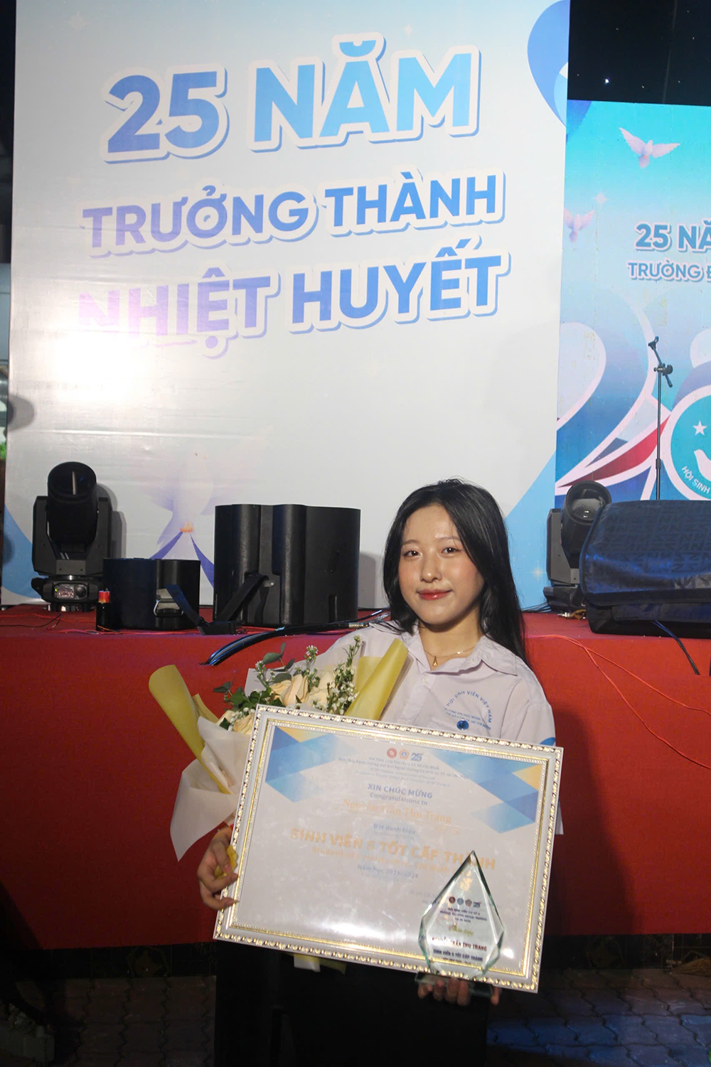 chinh-phuc-danh-hieu-sinh-vien-5-tot-cua-dong-chi-nguyen-tran-thu-trang-4