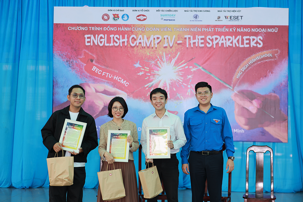 english-camp-iv-hoc-tieng-anh-tai-truong-thpt-hac-dich-tphcm-8