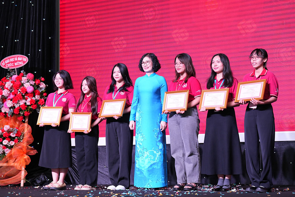 hanh-trinh-chin-phuc-sinh-vien-5-tot-2025-pham-thao-uyen-2
