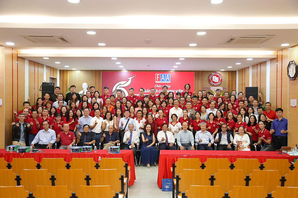 hoi-ngo-nhan-dip-65-nam-cuu-sinh-vien-truong-dai-hoc-ngoai-thuong-1