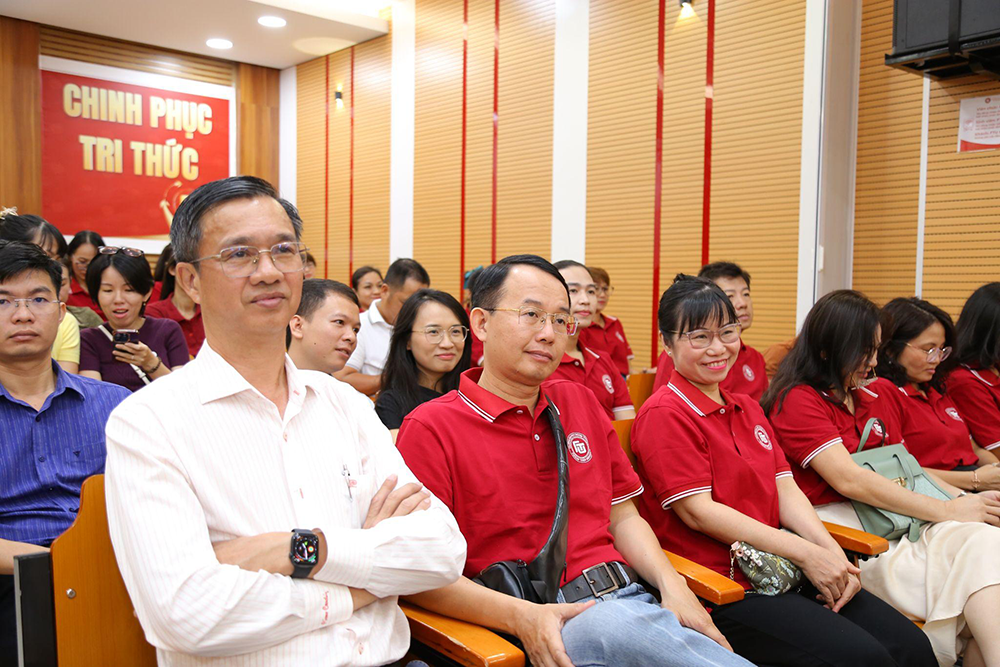 hoi-ngo-nhan-dip-65-nam-cuu-sinh-vien-truong-dai-hoc-ngoai-thuong-11