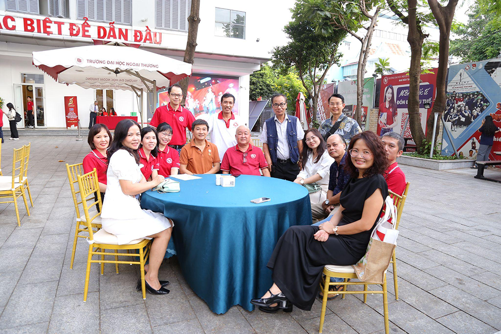 hoi-ngo-nhan-dip-65-nam-cuu-sinh-vien-truong-dai-hoc-ngoai-thuong-21