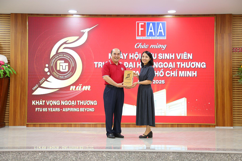 hoi-ngo-nhan-dip-65-nam-cuu-sinh-vien-truong-dai-hoc-ngoai-thuong-3