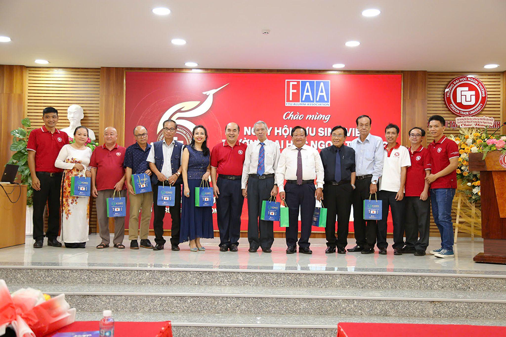 hoi-ngo-nhan-dip-65-nam-cuu-sinh-vien-truong-dai-hoc-ngoai-thuong-4