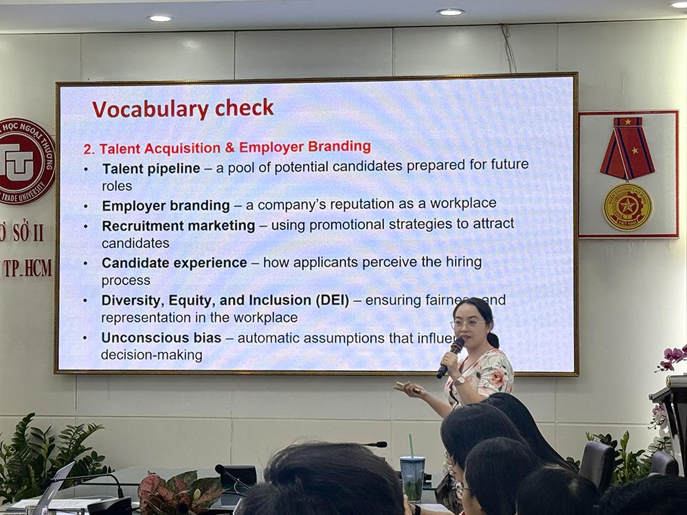 ket-noi-thuc-tien-doanh-nghiep-trong-giang-day-ngoai-ngu-4