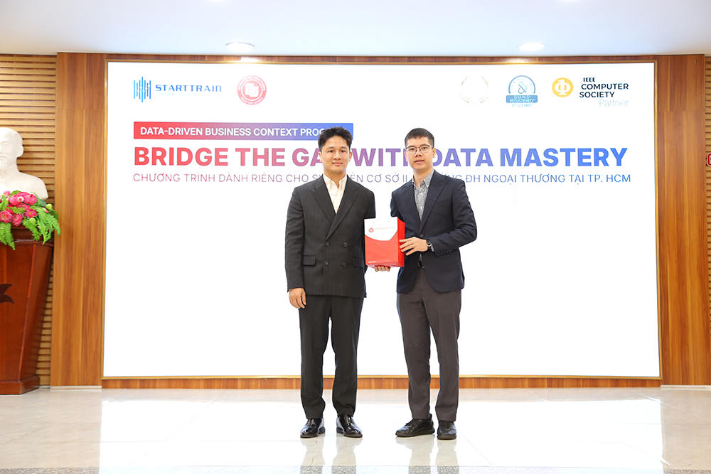 sinh-vien-co-so-ii-tham-gia-hoi-thao-bridge-the-gap-with-data-mastery-1