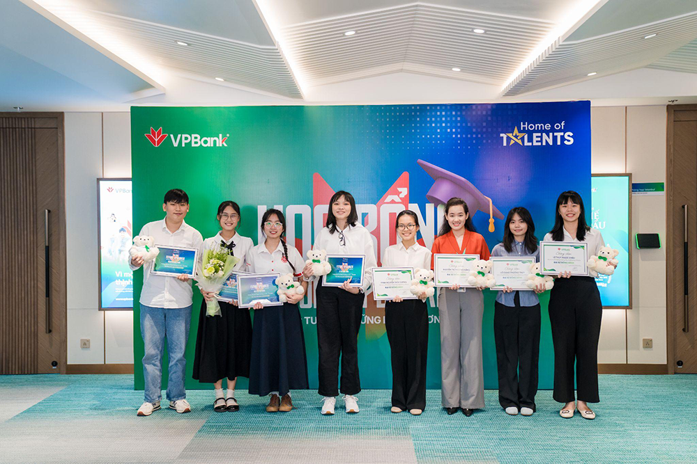 sv-co-so-ii-vinh-danh-hoc-bong-vpbanker-2025-1