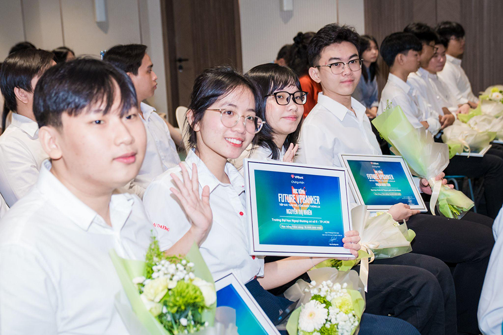 sv-co-so-ii-vinh-danh-hoc-bong-vpbanker-2025-3