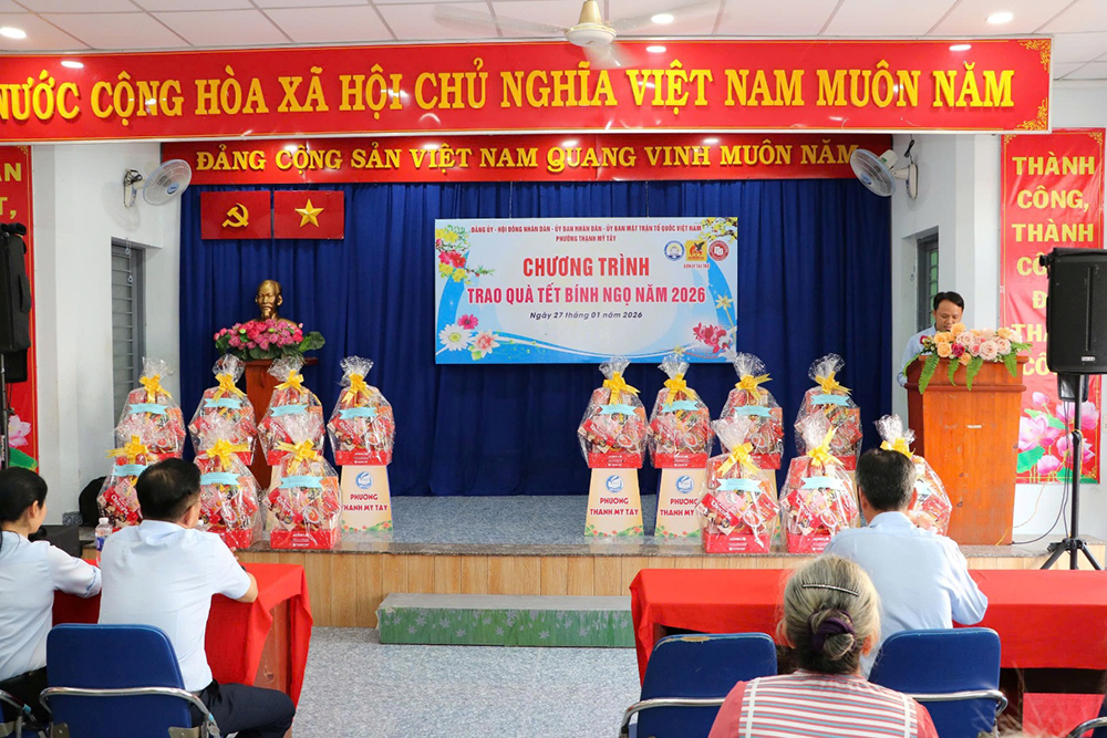 chung-tay-cham-tet-binh-ngo-cho-nguoi-khiem-thi-va-ho-kho-khan-tai-phuong-thanh-my-tay-1