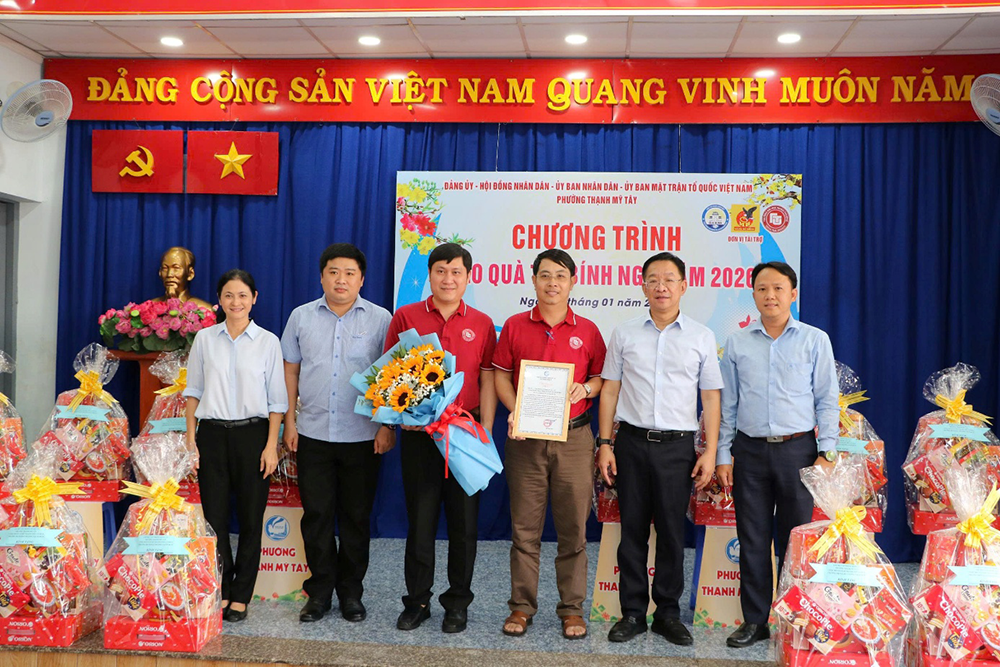 chung-tay-cham-tet-binh-ngo-cho-nguoi-khiem-thi-va-ho-kho-khan-tai-phuong-thanh-my-tay-2