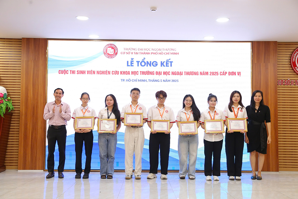 sinh-vien-5-tot-quach-thao-vy-2