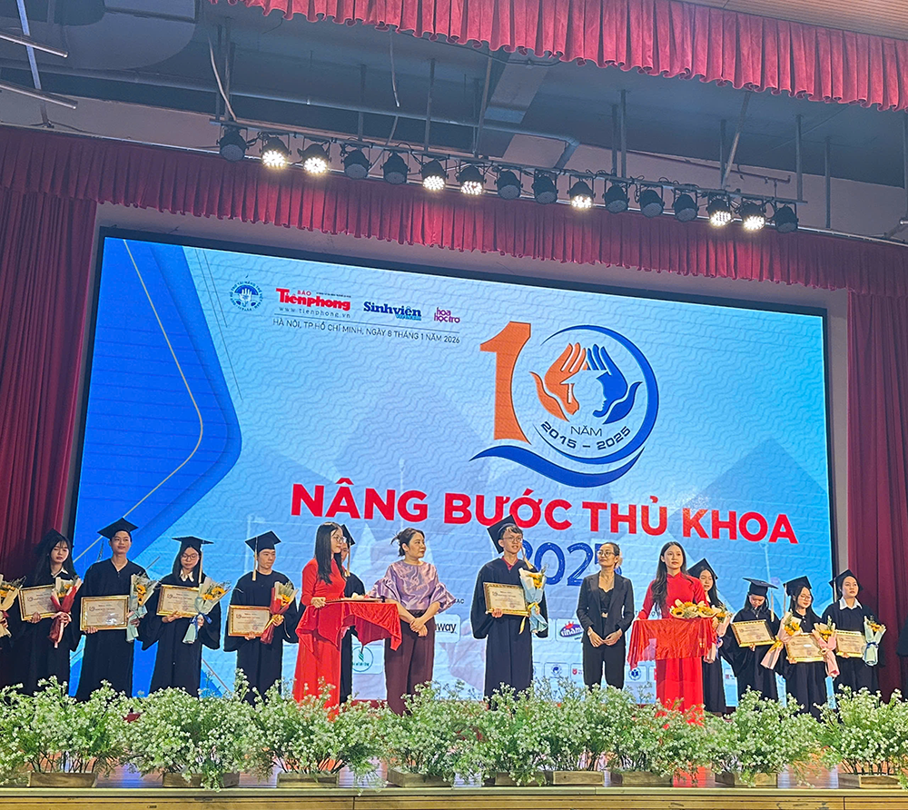 sv-co-so-ii-truong-dh-ngoai-thuong-nang-buoc-thu-khoa-2025-2
