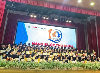 sv-co-so-ii-truong-dh-ngoai-thuong-nang-buoc-thu-khoa-2025-4