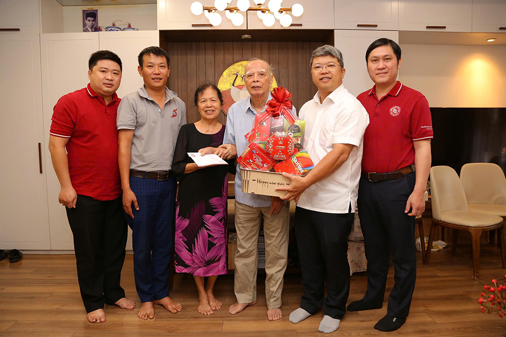 co-so-ii-den-tham-hoi-va-chuc-tet-quy-thay-nhan-dip-tet-2026-3