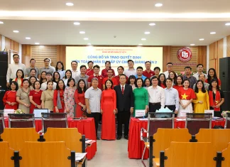 cong-bo-va-trao-quyet-dinh-kien-toan-ban-chi-uy-chi-bo-giang-vien-2-1