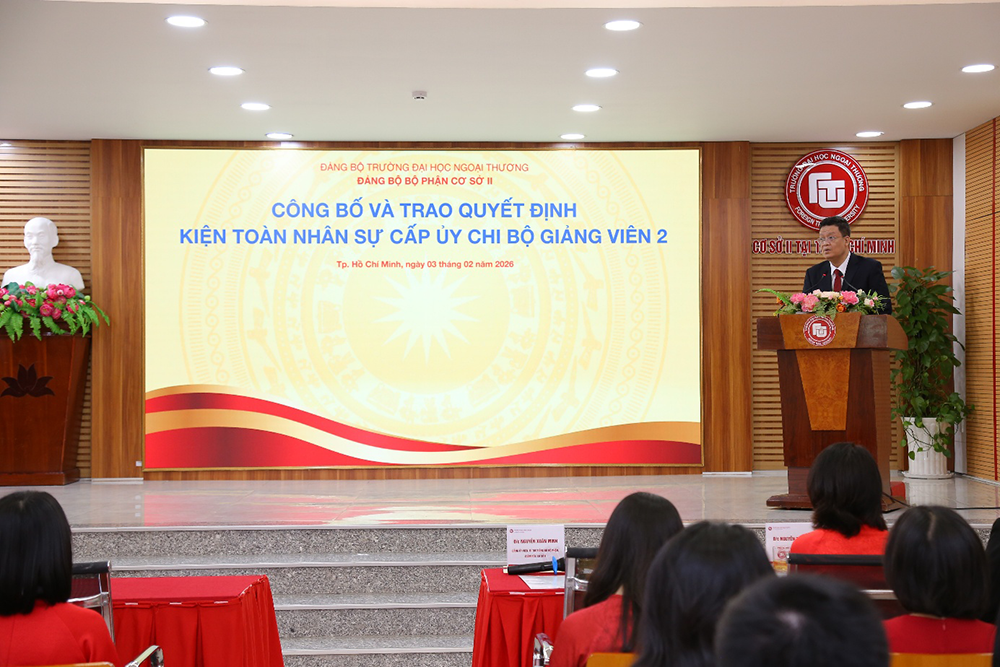 cong-bo-va-trao-quyet-dinh-kien-toan-ban-chi-uy-chi-bo-giang-vien-2-3