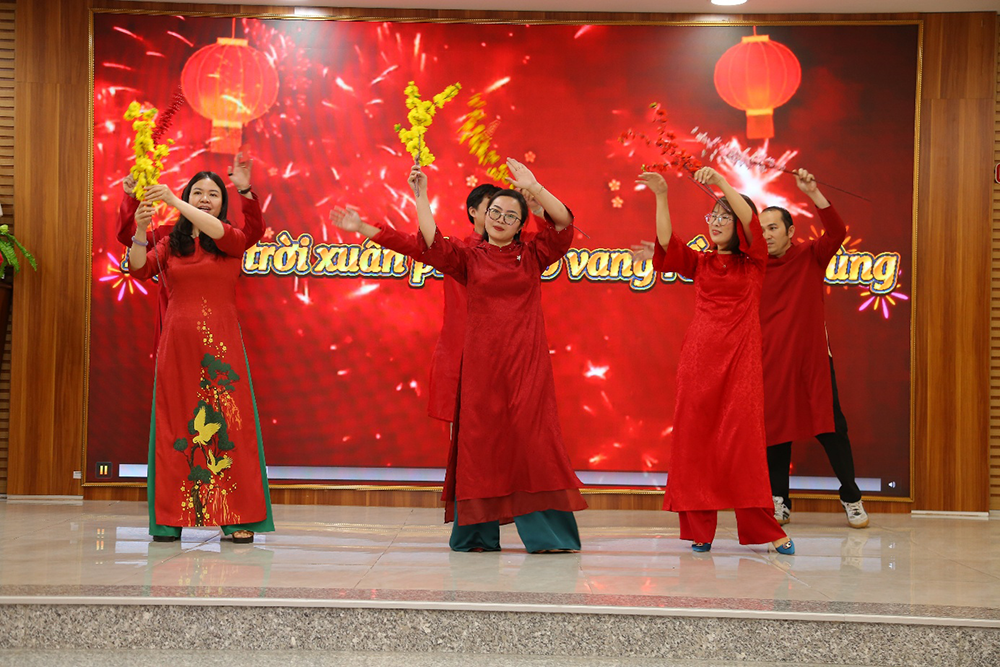 hoi-thi-van-nghe-chao-mung-ky-niem-96-nam-ngay-thanh-lap-dang-11