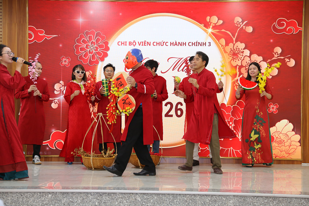 hoi-thi-van-nghe-chao-mung-ky-niem-96-nam-ngay-thanh-lap-dang-12