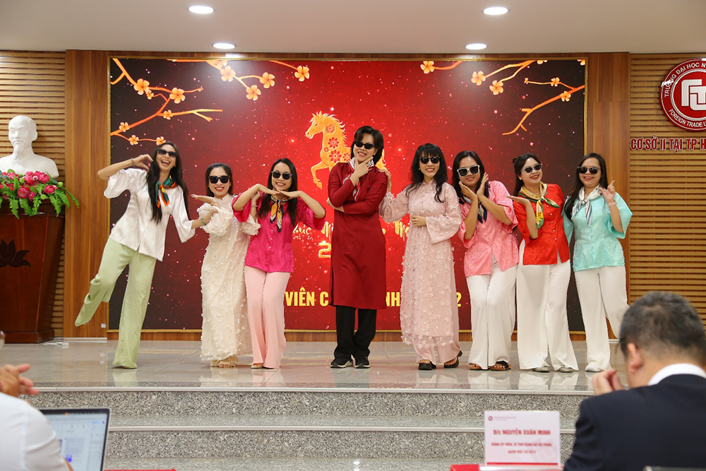 hoi-thi-van-nghe-chao-mung-ky-niem-96-nam-ngay-thanh-lap-dang-13