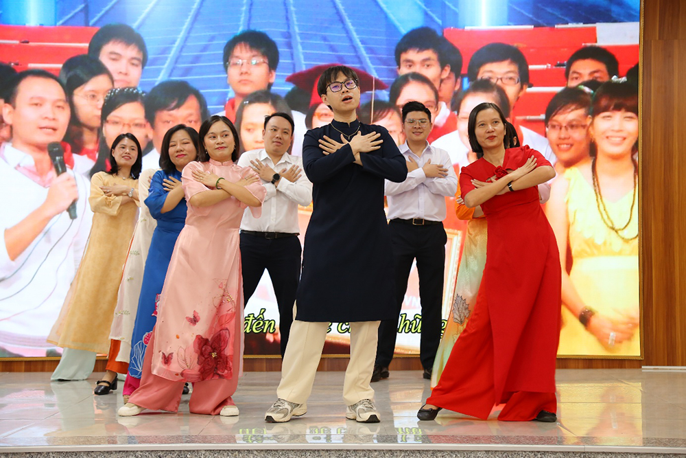 hoi-thi-van-nghe-chao-mung-ky-niem-96-nam-ngay-thanh-lap-dang-14