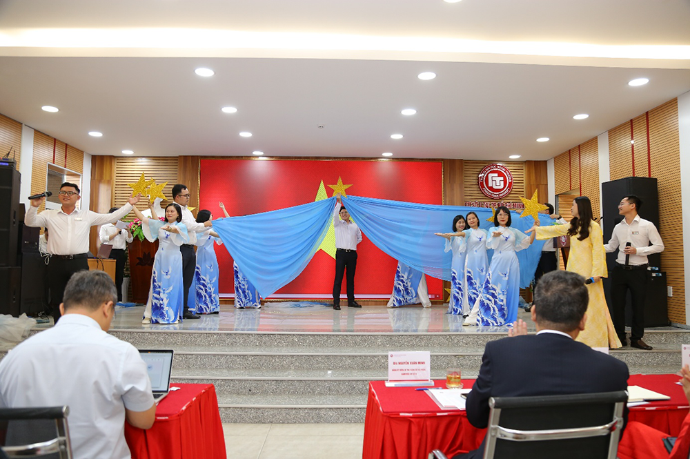 hoi-thi-van-nghe-chao-mung-ky-niem-96-nam-ngay-thanh-lap-dang-4