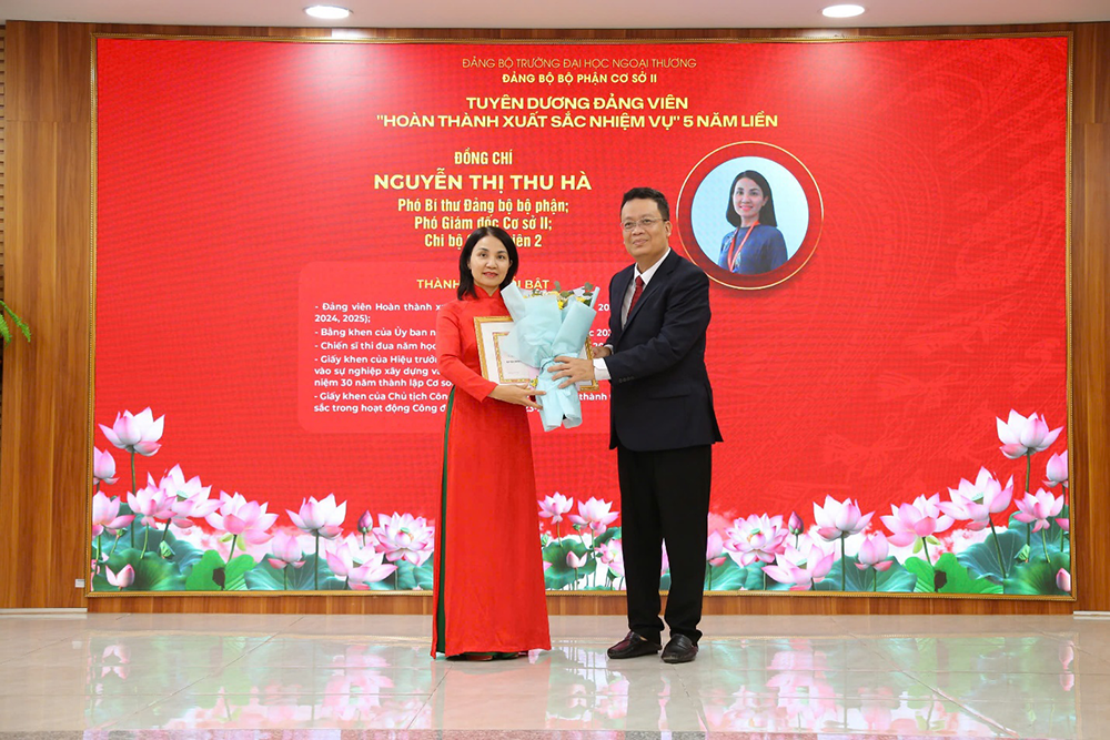 lan-toa-gia-tri-cong-hien-tai-le-tuyen-duong-khen-thuong-dang-vien-hoan-thanh-xuat-sac-nhiem-vu-5-nam-lien-2021-2025-2