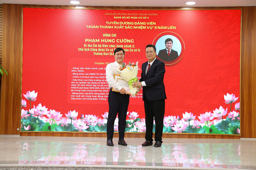 lan-toa-gia-tri-cong-hien-tai-le-tuyen-duong-khen-thuong-dang-vien-hoan-thanh-xuat-sac-nhiem-vu-5-nam-lien-2021-2025-4