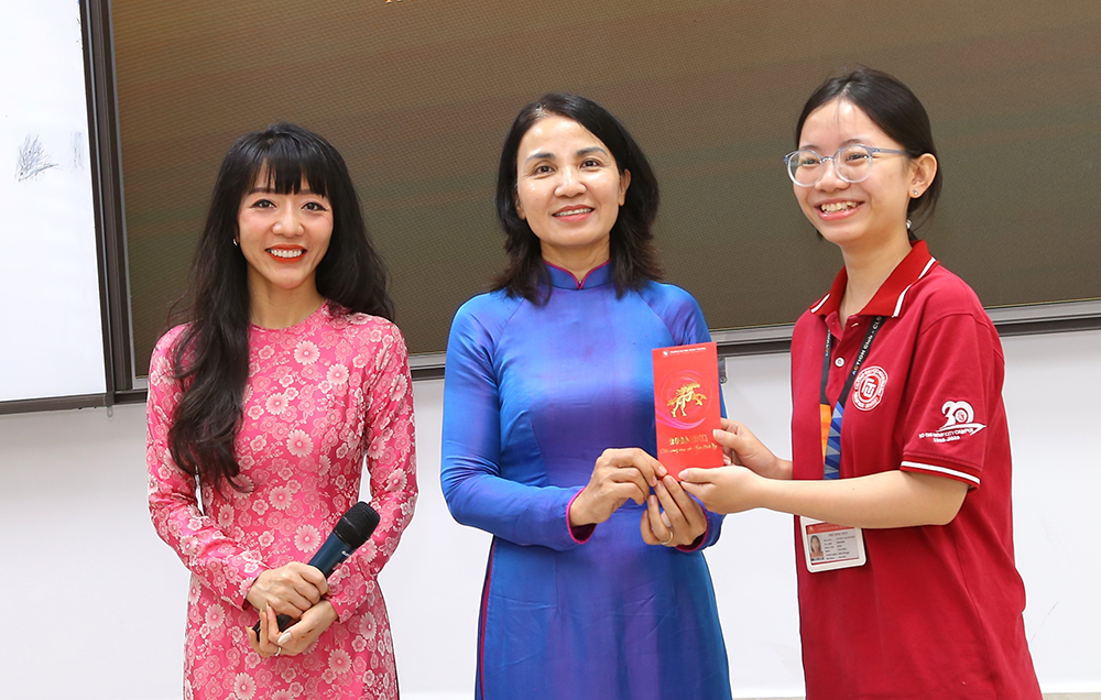 khai-xuan-binh-ngo-2026-tham-lop-dau-nam-4