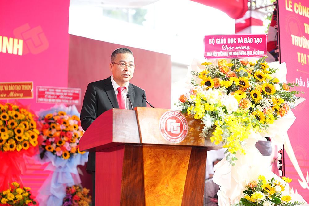 le-thanh-lap-phan-hieu-truong-dh-ngoai-thuong-tai-tphcm-4