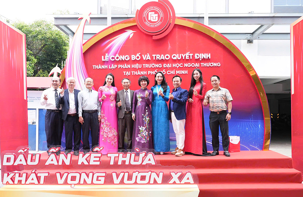 le-thanh-lap-phan-hieu-truong-dh-ngoai-thuong-tai-tphcm-8